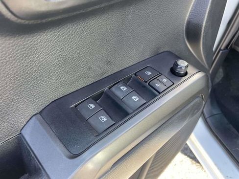 Used 2023 Toyota Tacoma TRD Off-Road w/ Technology Package AWD/4WD image 19