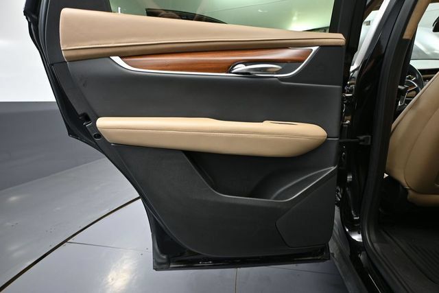 Used 2019 Cadillac XT5 Platinum AWD/4WD image 32