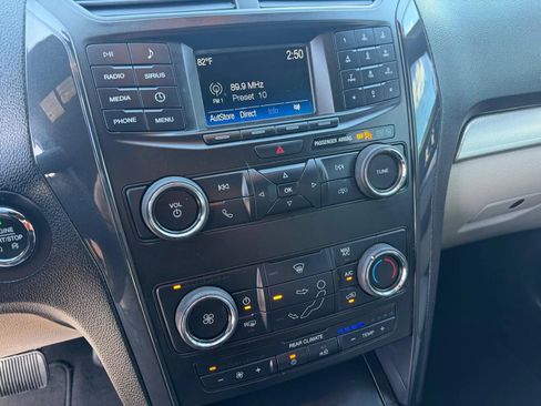 Used 2018 Ford Explorer XLT FWD image 15