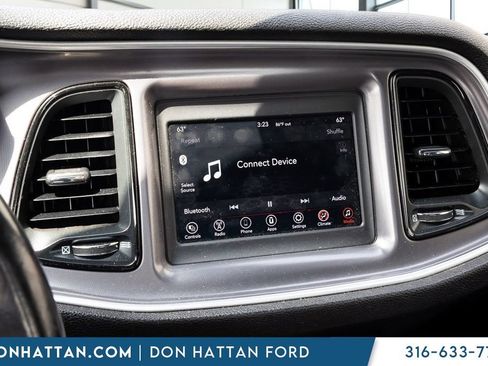 Used 2021 Dodge Challenger SXT w/ Driver Convenience Group RWD image 6