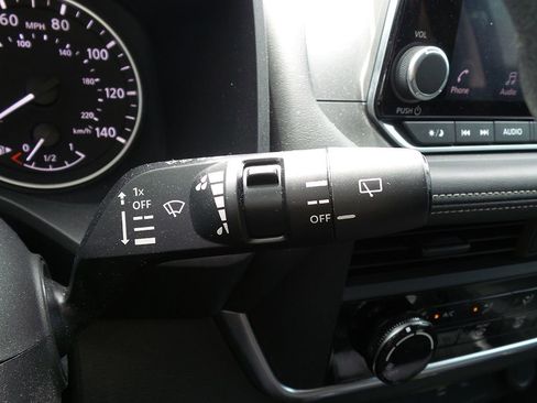 Used 2024 Nissan Rogue S FWD image 38