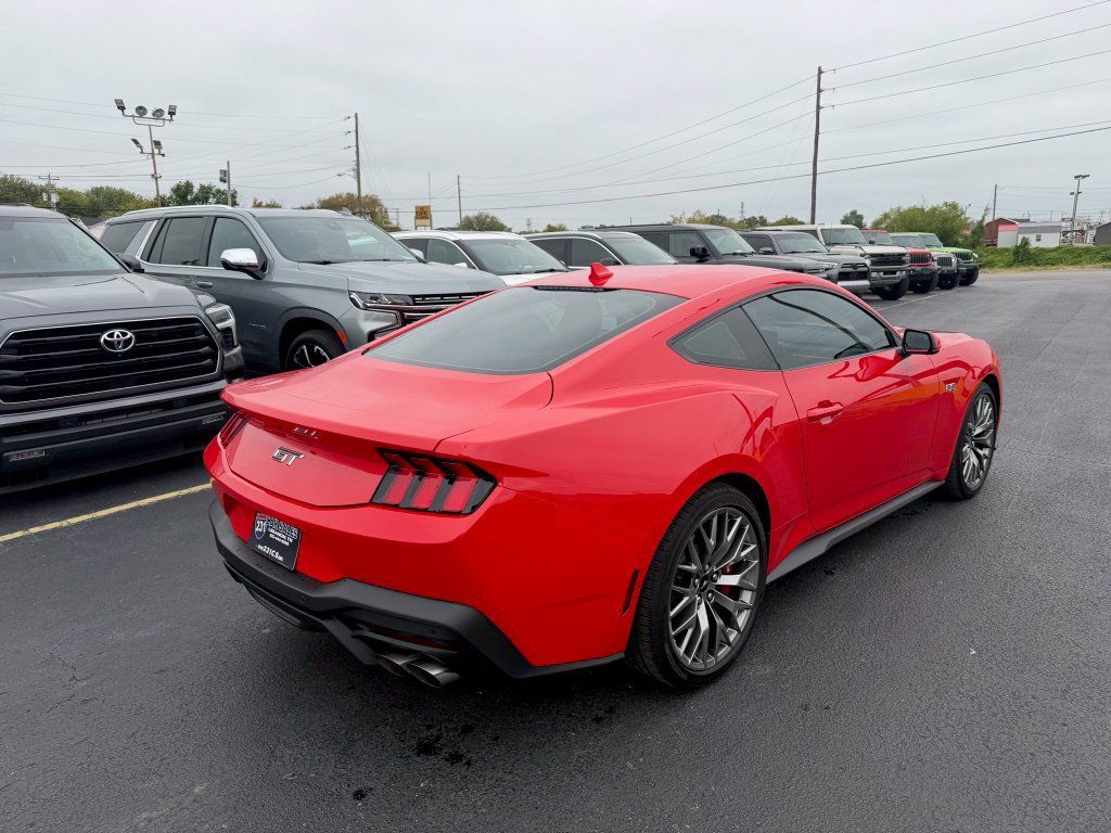 Used 2025 Ford Mustang GT Premium RWD image 3