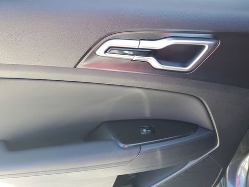 Certified 2025 Kia Sportage EX image 9