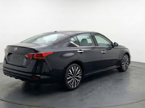 Used 2025 Nissan Altima 2.5 SV image 9