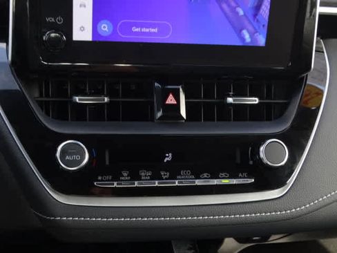 Used 2025 Toyota Corolla SE image 32