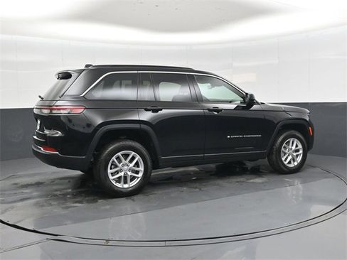 New 2025 Jeep Grand Cherokee Laredo image 3