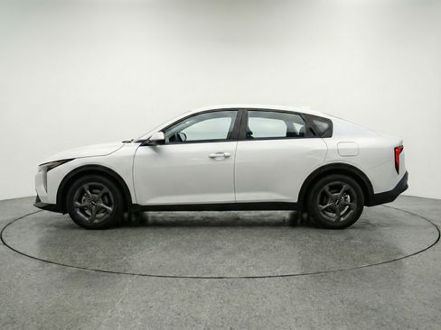 Used 2025 Kia K4 LXS image 5