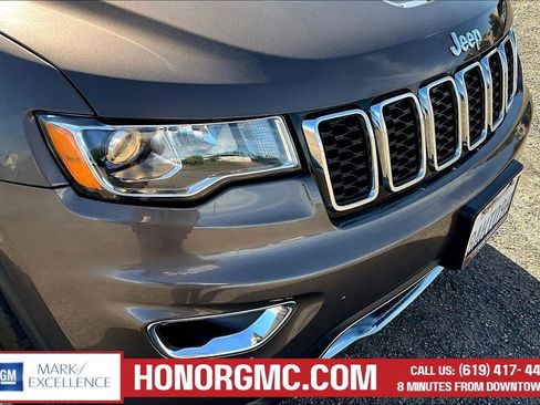 Used 2017 Jeep Grand Cherokee Limited image 31