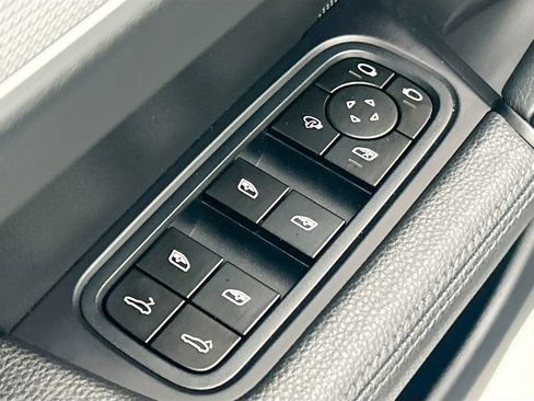 Used 2024 Porsche Cayenne AWD/4WD image 22