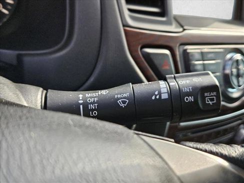 Used 2018 Nissan Pathfinder Platinum image 15