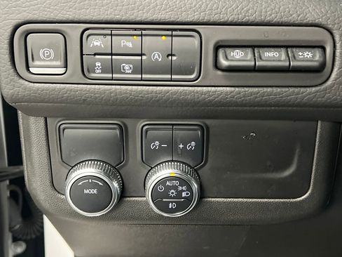 Used 2023 GMC Yukon Denali image 42