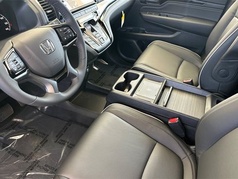 New 2026 Honda Odyssey Touring image 10