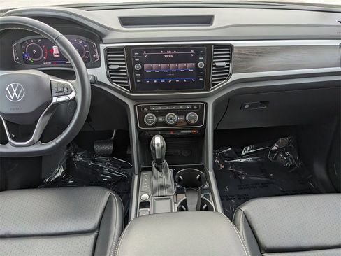Certified 2022 Volkswagen Atlas SE image 17