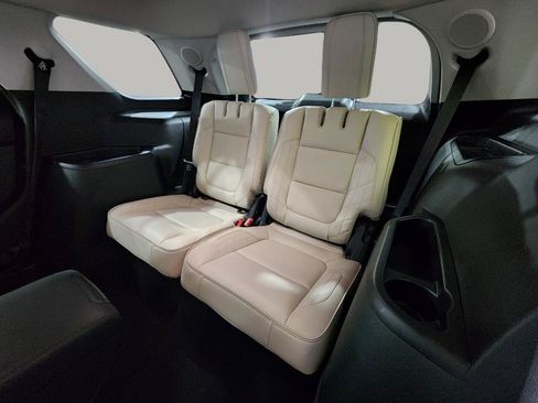 Used 2018 Ford Explorer Platinum AWD/4WD image 10