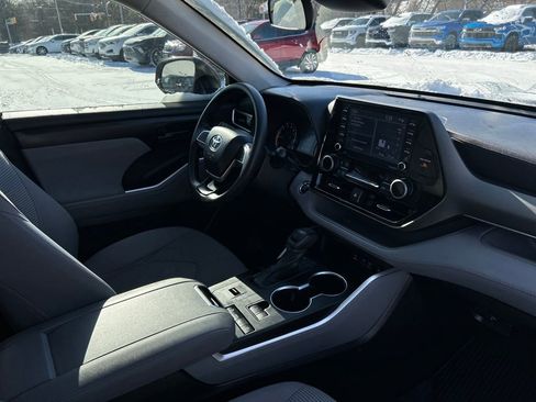 Used 2022 Toyota Highlander L image 14
