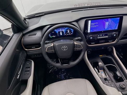 Used 2025 Toyota Grand Highlander AWD Hybrid image 23