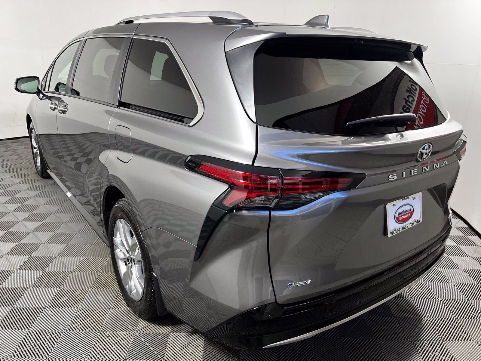 Used 2026 Toyota Sienna Limited FWD image 7