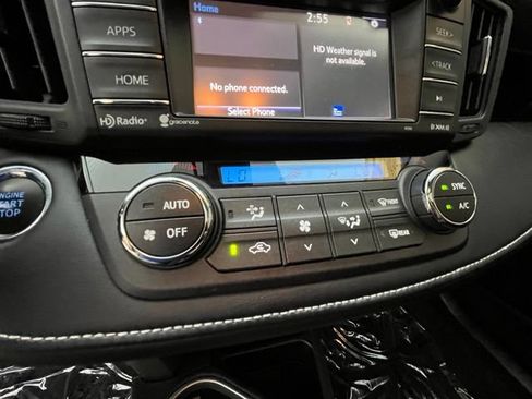 Used 2018 Toyota RAV4 XLE AWD/4WD image 26