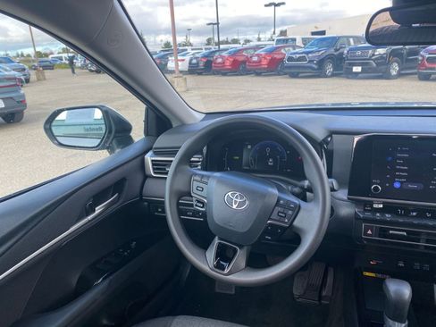 Used 2025 Toyota Camry LE image 34