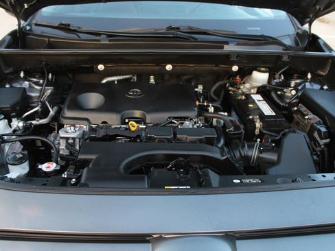 Used 2020 Toyota RAV4 XLE Premium FWD image 28