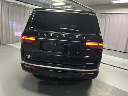 Used 2023 Jeep Wagoneer Series III w/ Preferred Equipment Group AWD/4WD image 6
