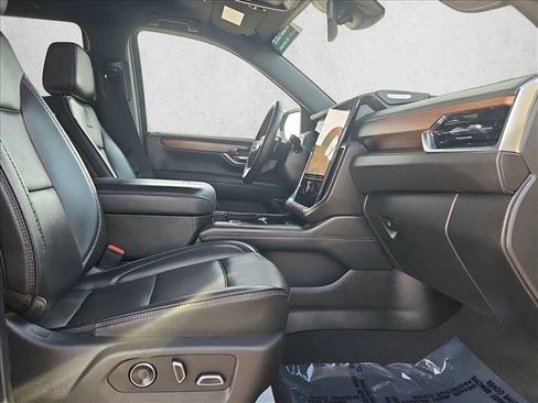 Used 2025 GMC Yukon Denali image 22