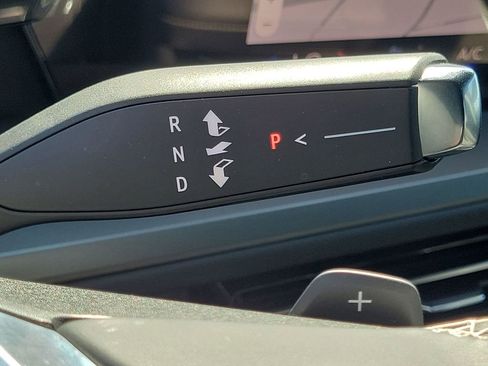 Used 2025 Chevrolet Traverse LT w/ Enhanced Driving Package image 16