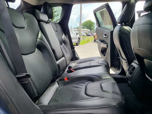 Used 2019 Jeep Cherokee Limited AWD/4WD image 24