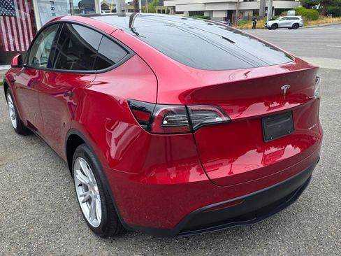 Used 2024 Tesla Model Y Long Range AWD/4WD image 7