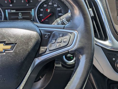 Used 2018 Chevrolet Equinox Premier FWD image 18