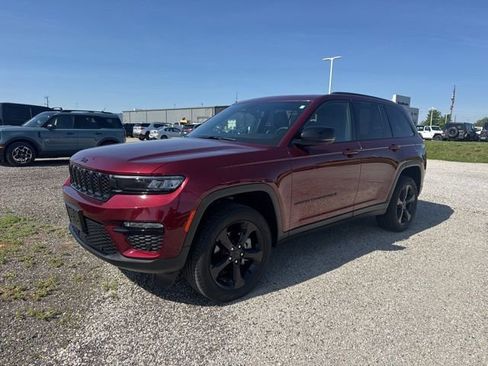 Used 2024 Jeep Grand Cherokee Limited w/ Luxury Tech Group II AWD/4WD image 5