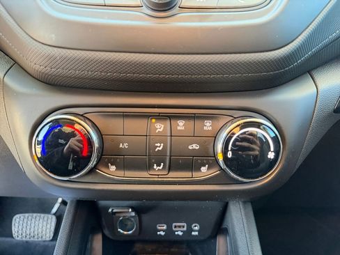 Used 2023 Chevrolet TrailBlazer LT image 28