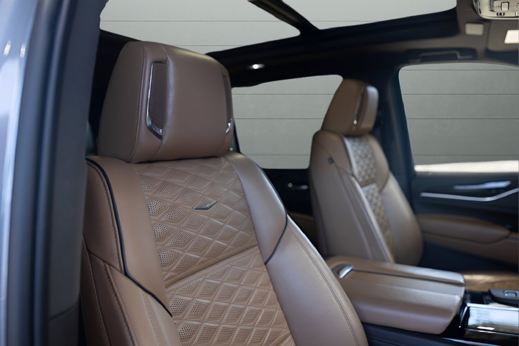 Used 2022 Cadillac Escalade ESV Sport w/ LPO, ONYX Package AWD/4WD image 82
