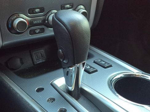 Used 2020 Nissan Pathfinder SL FWD image 8