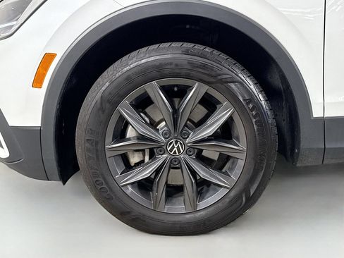 Used 2023 Volkswagen Tiguan SE w/ Panoramic Sunroof Package AWD/4WD image 29