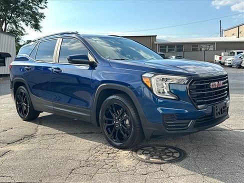 Certified 2022 GMC Terrain SLE w/ Driver Convenience Package FWD image 2