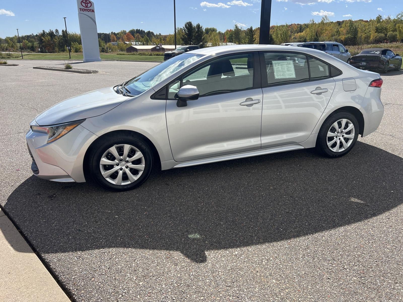 Used 2025 Toyota Corolla LE FWD image 4