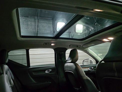 Used 2023 Volvo XC40 B5 Ultimate image 19