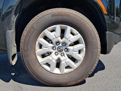 Certified 2024 Nissan Frontier SV w/ Technology Package AWD/4WD image 8