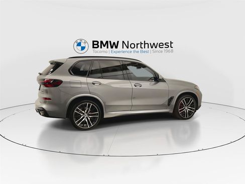 Used 2024 BMW X5 xDrive40i w/ M Sport Package AWD/4WD image 4