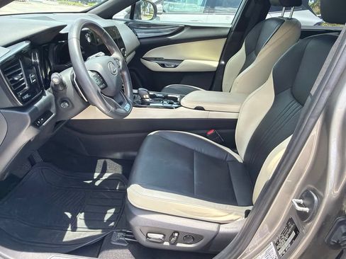 Used 2024 Lexus NX 250 FWD image 3