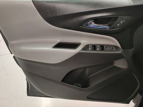 Used 2020 Chevrolet Equinox LS w/ LS Convenience Package image 9