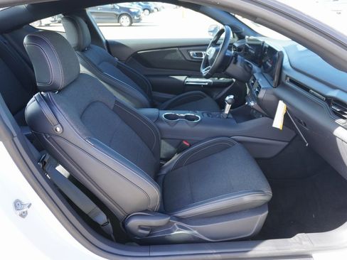 Certified 2025 Ford Mustang Coupe image 21