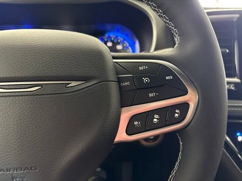 New 2027 Chrysler Pacifica Select AWD/4WD image 32
