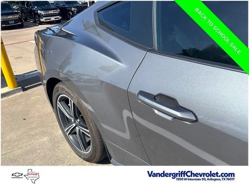 Used 2025 Ford Mustang Coupe RWD image 4