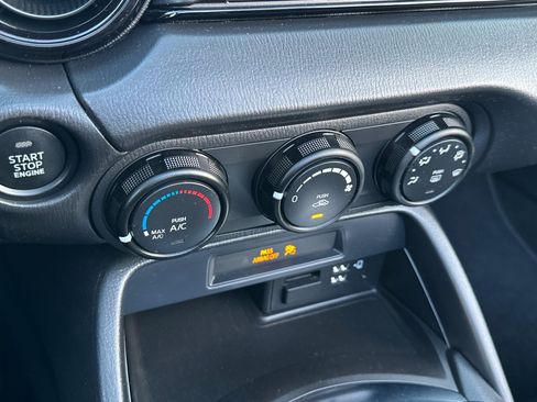 Used 2022 MAZDA MX-5 Miata Sport image 27