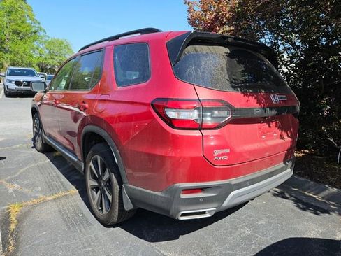 Used 2025 Honda Pilot Touring image 8
