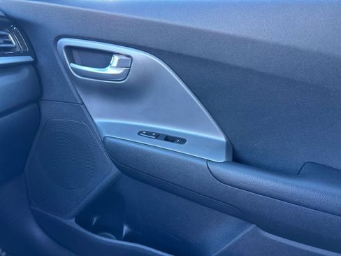 Used 2022 Kia Niro LX image 27