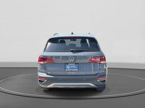 Used 2022 Volkswagen Taos SE w/ Panoramic Sunroof Package FWD image 4