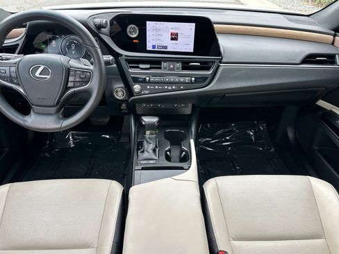 Used 2024 Lexus ES 300h w/ Premium Package FWD image 17